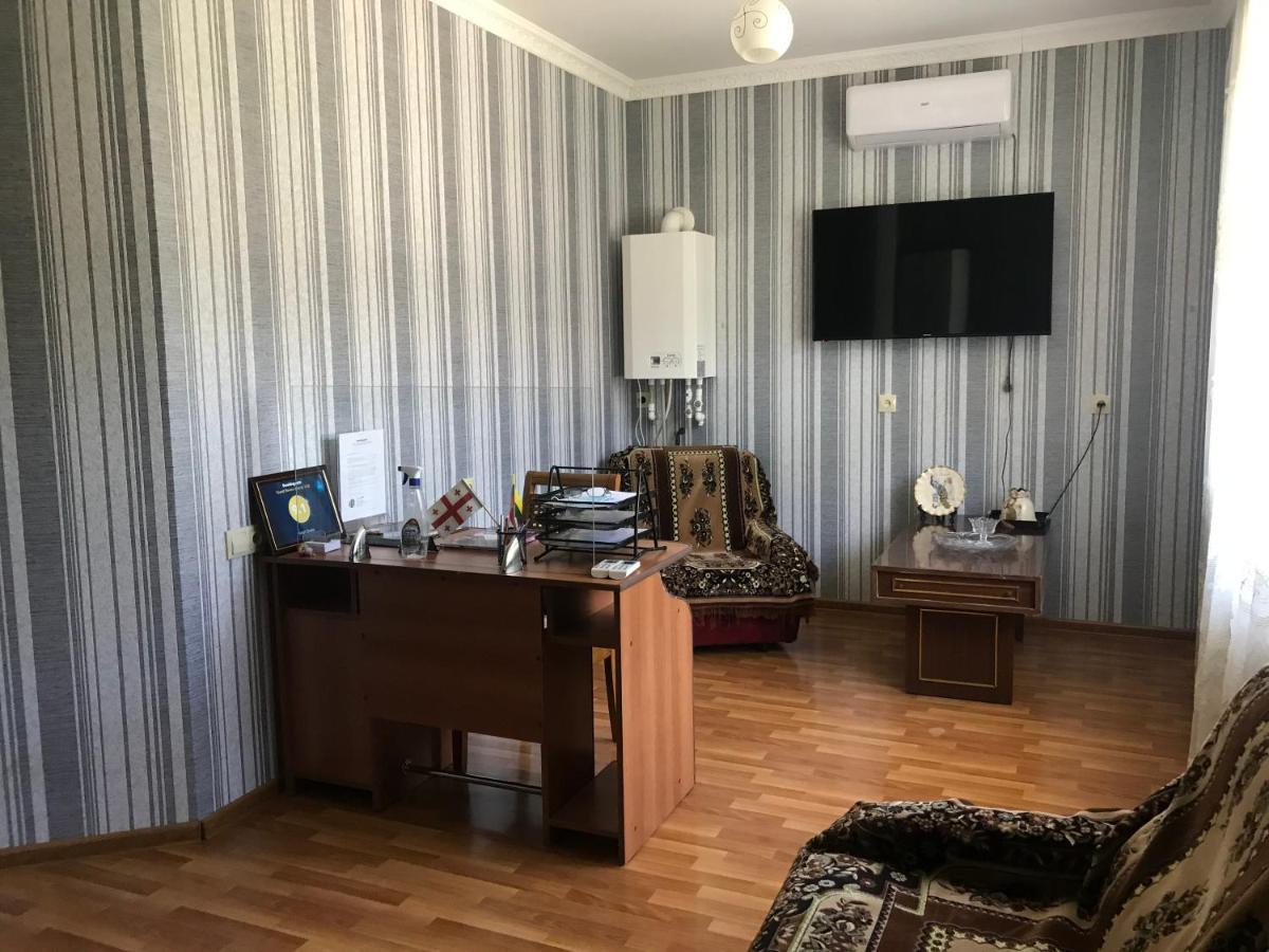 Hotel Oniks Kutaisi Exteriör bild