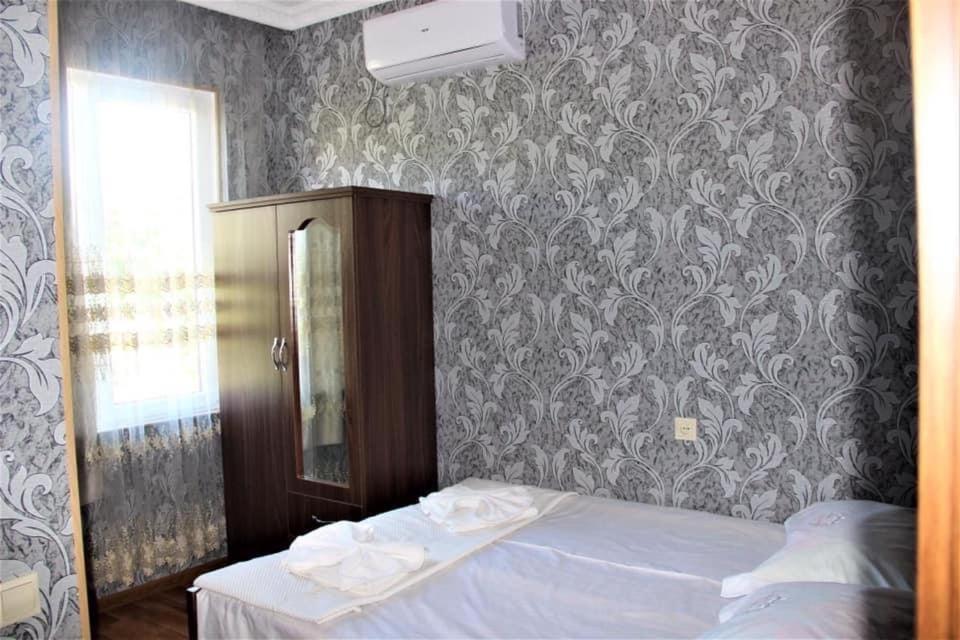 Hotel Oniks Kutaisi Exteriör bild
