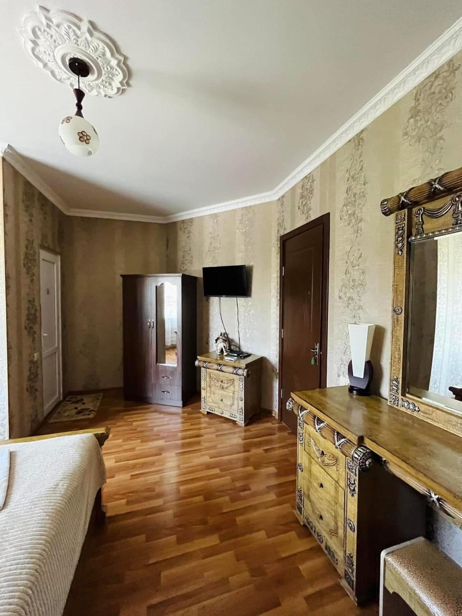 Hotel Oniks Kutaisi Exteriör bild